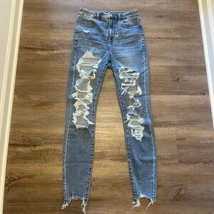 American Eagle Medium Wash Ripped Curvy Super High Rise Jegging